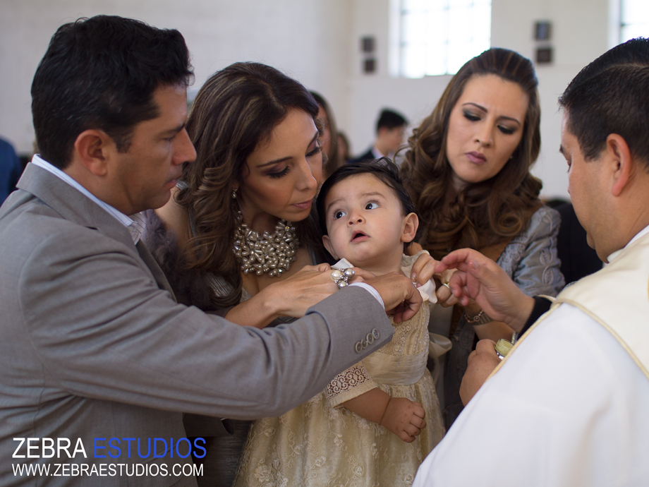 Fotografía profesional de bautizo en Querétaro